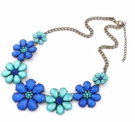 Brand new - Daisy necklace