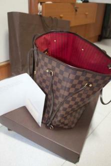 WTS Lv Neverfull Bag 300!