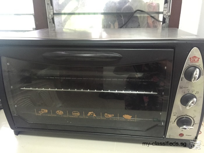 Selling 2 month old oven (HOUSE WORTH)