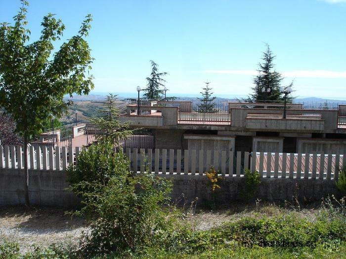 Furnished villa for sale with swimming pool in Guazzano Campli Abruzzo