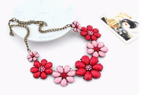 Brand new - Daisy necklace